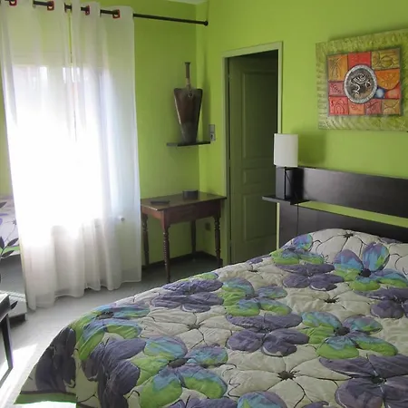 לינה וארוחת בוקר Le Grand Paris Apartments