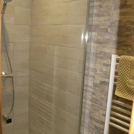 Le Grand Paris Apartments לינה וארוחת בוקר 3*